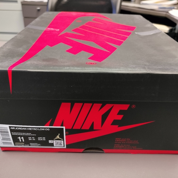 Jordan 1 Retro Low OG Mystic Navy - Picture 6 of 7